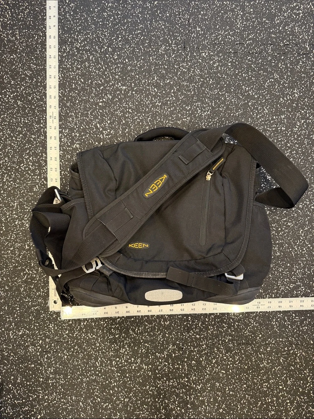 Keen Black Men's unisex Messenger commuter bag laptop yellow vintage hybrid